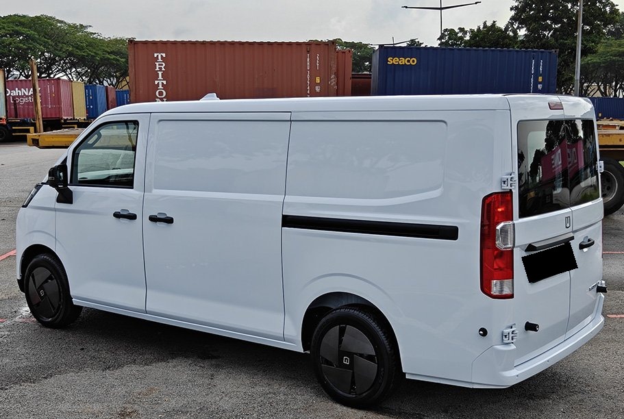 Farizon V7E Electric Van view 9